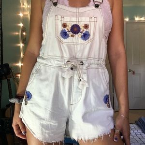 🦋Adorable Flower Embroidered Overalls🦋